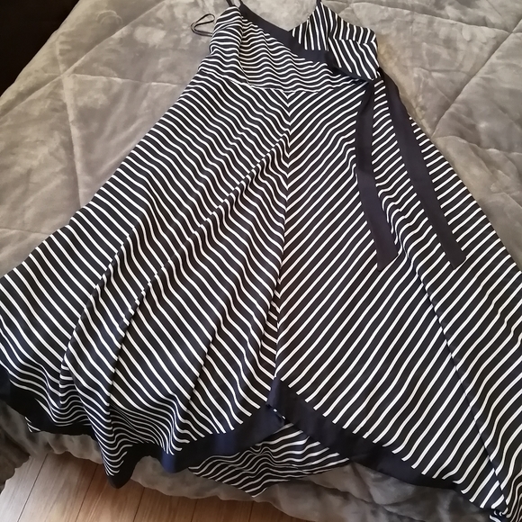 Asymmetrical handkerchief faux wrap dress - Picture 3 of 8